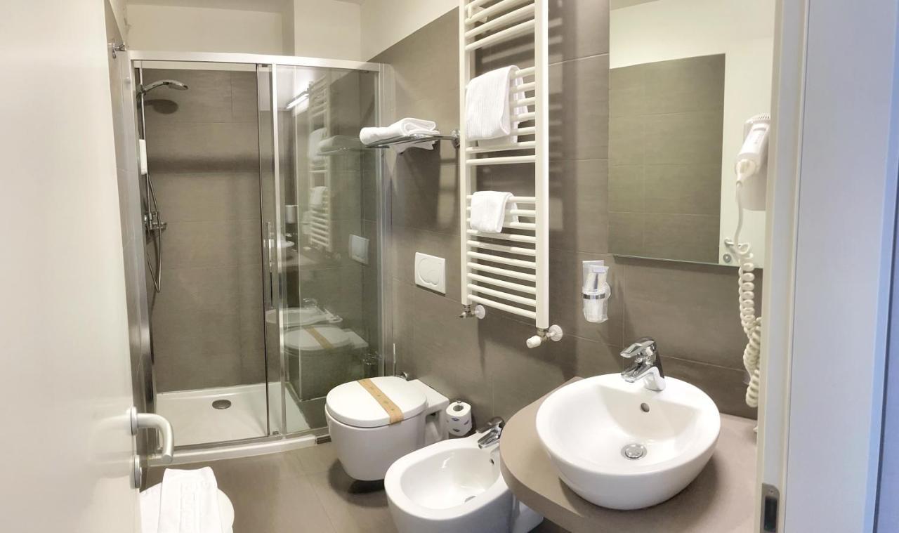 Hotel Arlecchino San Benedetto del Tronto Esterno foto