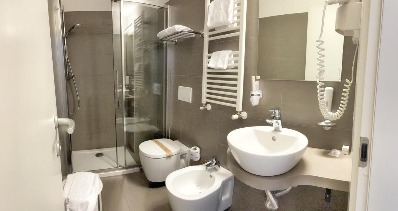 Hotel Arlecchino San Benedetto del Tronto Esterno foto