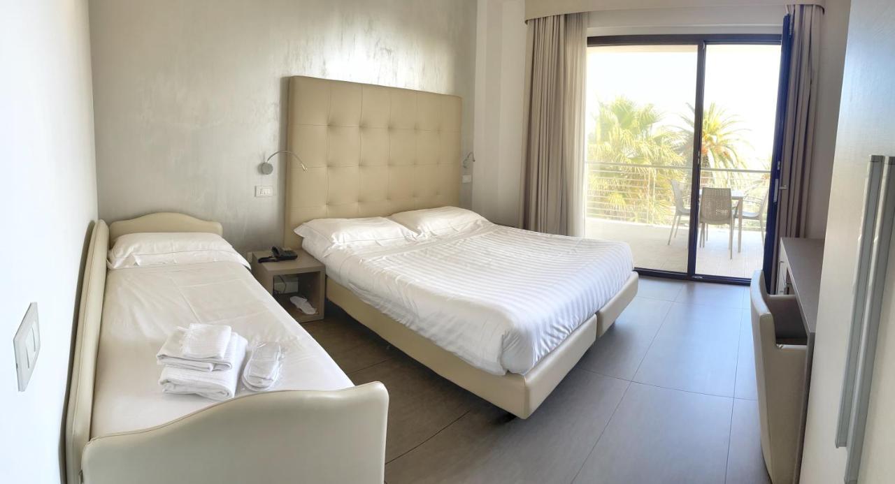 Hotel Arlecchino San Benedetto del Tronto Esterno foto